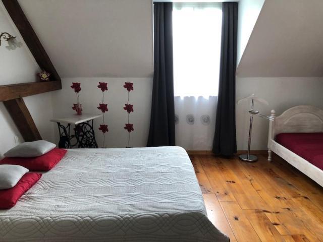 Les Trois Cornets Hotell Saint-Ouen-des-Champs Exteriör bild